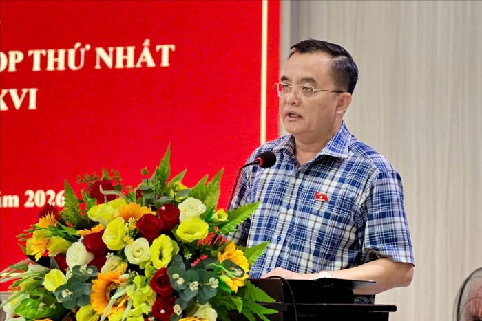 Đại biểu Huỳnh Ngọc Liêm phát biểu tại buổi tiếp xúc