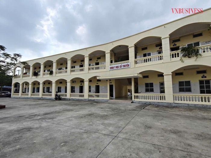 Dự án xây dựng bệnh viện huyện An Dương, nay là Trung tâm y tế An Dương, đã tạm dừng thi công hàng chục năm chưa được triển khai tiếp. 