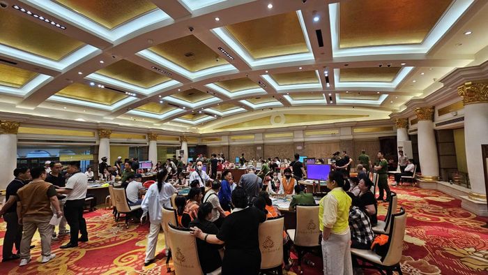 Toàn cảnh tụ điểm tổ chức đánh bạc và đánh bạc.