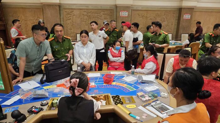 Nhà cái và các đối tượng tham gia đánh bạc bị bắt quả tang tại chỗ.
