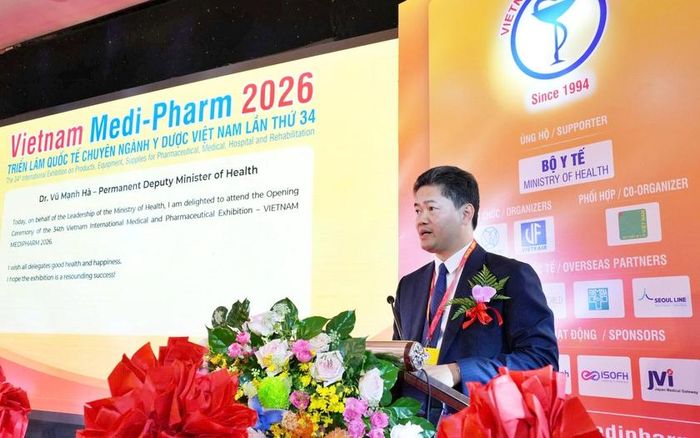 Thứ trưởng Bộ Y tế Vũ Mạnh Hà phát biểu tại Lễ khai mạc Triển lãm quốc tế chuyên ngành Y dược Việt Nam.