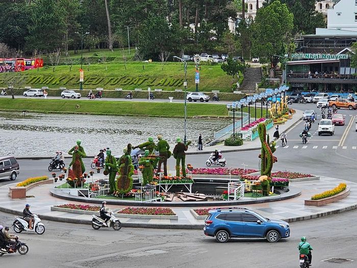 Trung tâm Đà Lạt trở nên rực rỡ sắc màu mỗi dịp Festival Hoa đến.