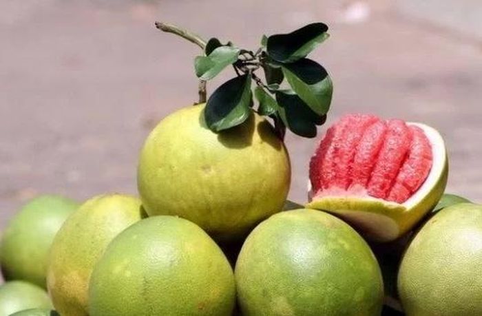 Không ăn bưởi khi đói để tránh kích thích dạ dày