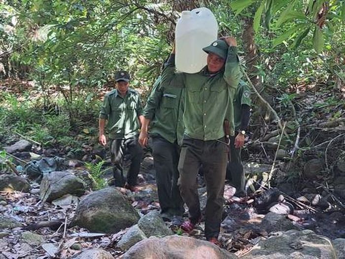 Nhiều trạm bảo vệ rừng ở Chư Mom Ray thường xuyên thiếu nước vào mùa khô.
