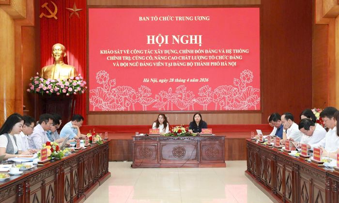 Quang cảnh cuộc khảo sát của Đoàn công tác của Ban Tổ chức Trung ương khảo sát công tác xây dựng, chỉnh đốn Đảng và hệ thống chính trị; củng cố, nâng cao chất lượng tổ chức Đảng và đội ngũ đảng viên tại Đảng bộ thành phố Hà Nội. Ảnh: Thanh Hải