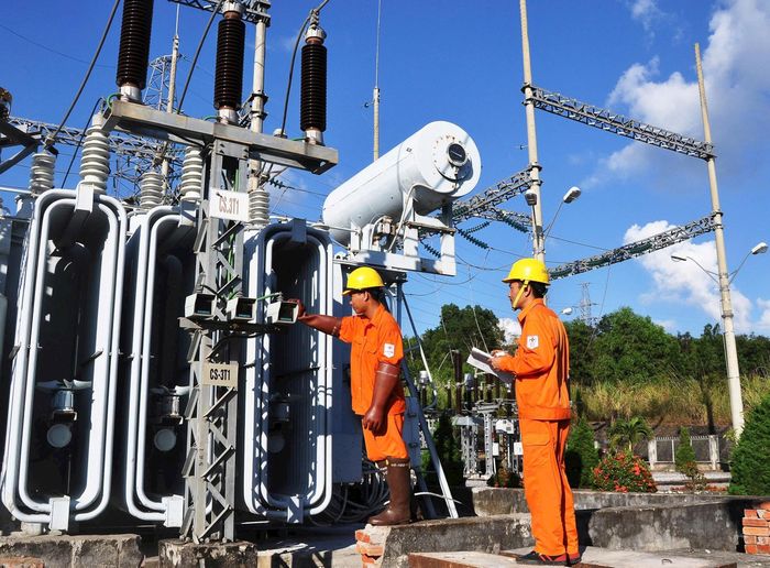 Với tiềm năng hơn 1.700 giờ nắng mỗi năm, Hà Nội đang nỗ lực chuyển dịch sang năng lượng xanh, thúc đẩy điện mặt trời áp mái tự sản tự tiêu kết hợp hệ thống lưu trữ BESS. Ảnh: Phạm Hùng