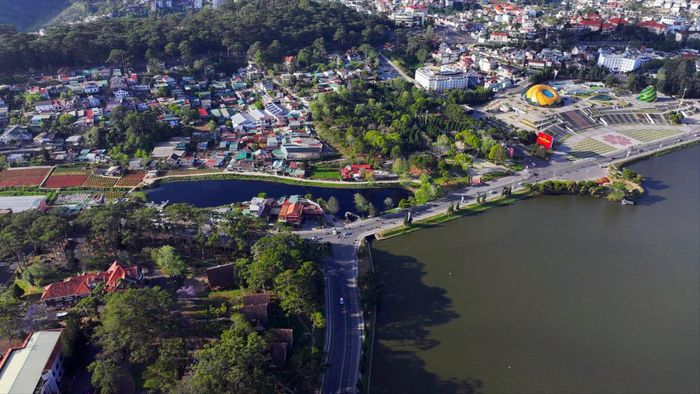  Khu vực Đà Lạt cũ hiện đang là trung tâm hành chính tỉnh. 