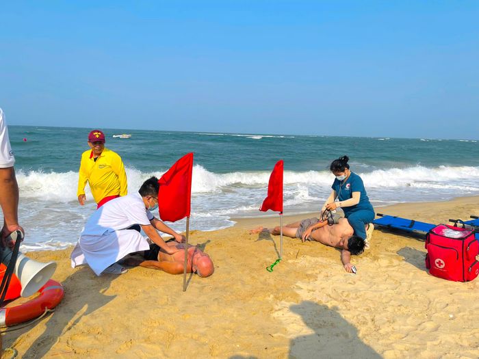  Công tác diễn tập cứu hộ đuối nước luôn được các địa phương chú trọng. Ảnh: MINH TRƯỜNG. 