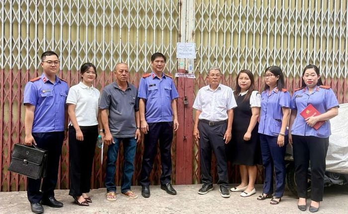  VKSND Khu vực 3 - TP.HCM thực hiện Nghị quyết 205 bảo vệ lợi ích công. Ảnh: SONG MAI 
