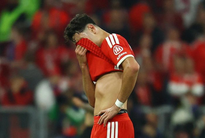  Một số cầu thủ Bayern cũng bật khóc. Lần gần nhất "Hùm xám" vào đến chung kết Champions League đã cách đây 6 năm, mùa giải mà họ lên ngôi vô địch. 
