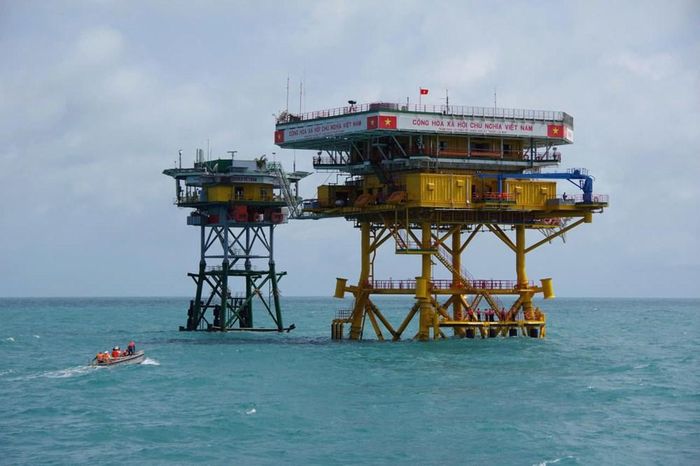 Nhà giàn DK1- những “pháo đài thép” giữa biển khơi