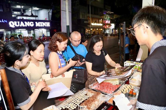 Sự kiện thu hút đông đảo người dân và du khách