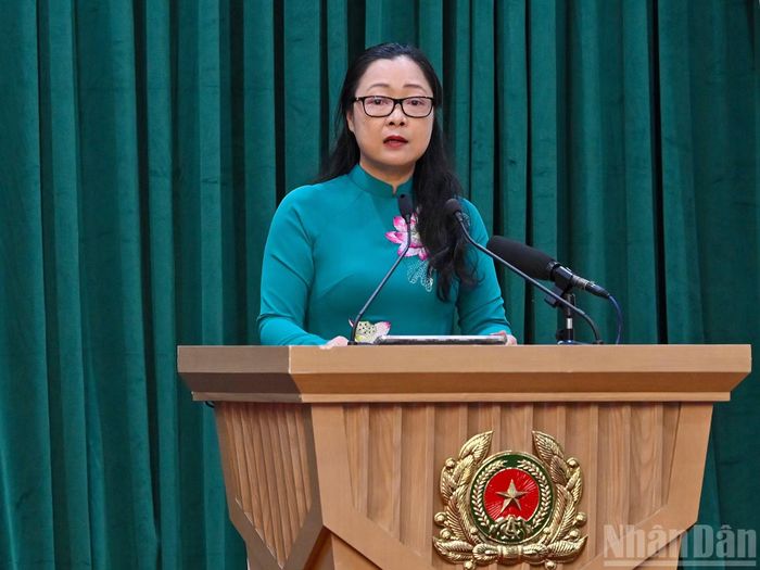 Thứ trưởng Giáo dục và Đào tạo Nguyễn Thị Quyên Thanh trình bày tham luận tại hội nghị.