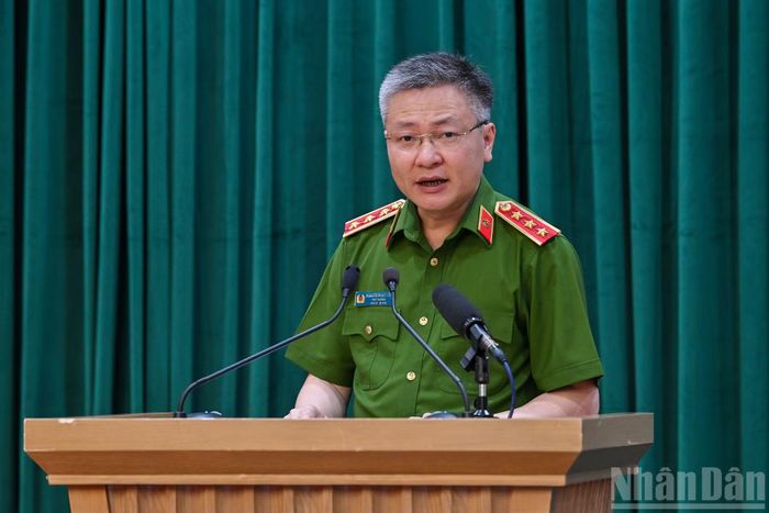 Thứ trưởng Công an Nguyễn Ngọc Lâm điều hành hội nghị.
