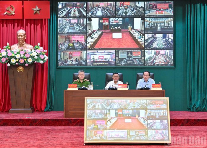 Hội nghị được tổ chức theo hình thức trực tiếp kết hợp trực tuyến từ điểm cầu Bộ Công an đến điểm cầu các địa phương trong cả nước.