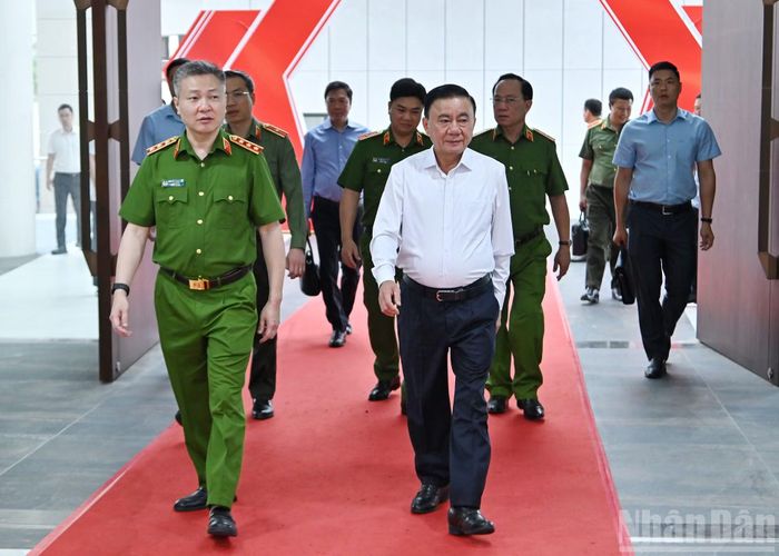 Thường trực Ban Bí thư Trần Cẩm Tú tới dự hội nghị.