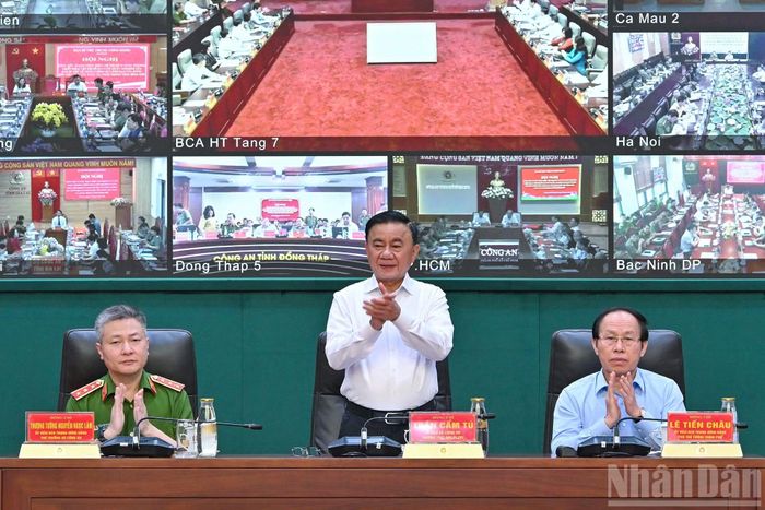 Thường trực Ban Bí thư Trần Cẩm Tú, Phó Thủ tướng Lê Tiến Châu và Thứ trưởng Công an Nguyễn Ngọc Lâm đồng chủ trì hội nghị.
