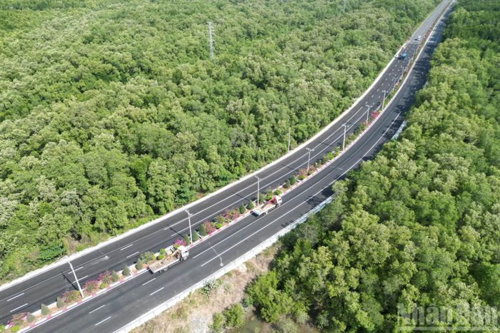Theo yêu cầu kỹ thuật, các mũi khoan thăm dò phải đạt độ sâu từ 70m, thậm chí có mũi sâu đến 80m. Tùy thuộc vào điều kiện địa tầng tại từng khu vực, thời gian khảo sát mỗi mũi khoan kéo dài từ 2-3 ngày để xác định cấu trúc nền đất.