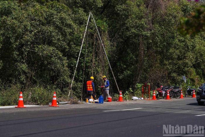 Tuyến Metro Bến Thành-Cần Giờ có chiều dài hơn 54km, được thiết kế với tốc độ tối đa 350km/giờ, kết nối trung tâm Thành phố Hồ Chí Minh với xã Cần Giờ.