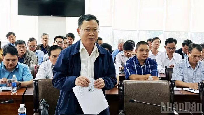 Đại diện ngành thuế phát biểu ý kiến tại hội nghị.