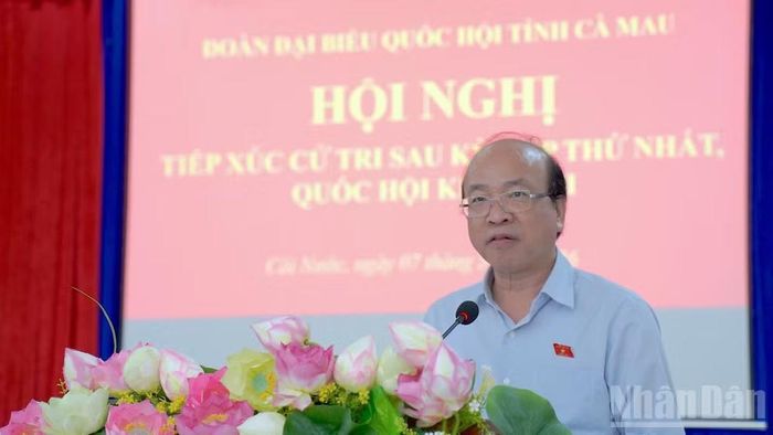 Đồng chí Phan Chí Hiếu, Ủy viên Trung ương Đảng, Ủy viên Ủy ban Thường vụ Quốc hội, Chủ nhiệm Ủy ban Pháp luật và Tư pháp của Quốc hội phát biểu tại điểm cầu xã Cái Nước.