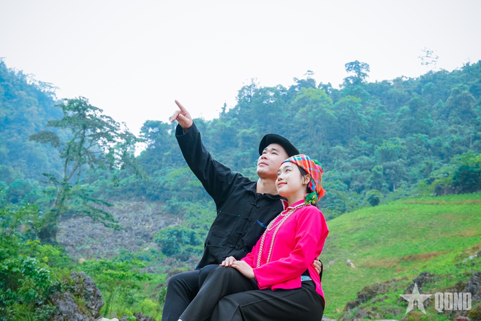 Hình ảnh tái hiện chuyện tình chàng Minh, nàng Nhinh gắn với chợ Phong Lưu Sơn Vĩ - biểu tượng cho nét đẹp văn hóa và những lời hẹn ước của đồng bào vùng cao. 
