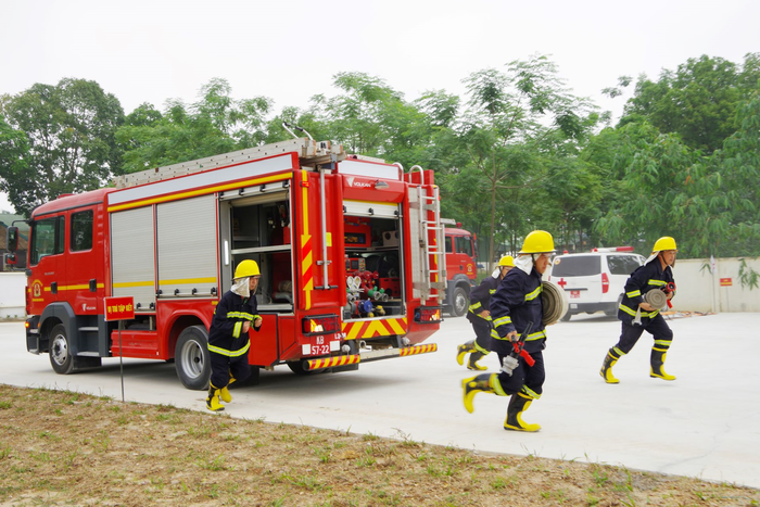 Hành động của cán bộ, chiến sĩ Lữ đoàn Công binh 543 trong công tác tìm kiếm cứu nạn sau sự cố sập công trình giả định.