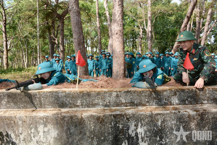 Trước "Ngày hội bắn", ai cũng nỗ lực, cố gắng, quyết tâm giành hoa bắn giỏi.