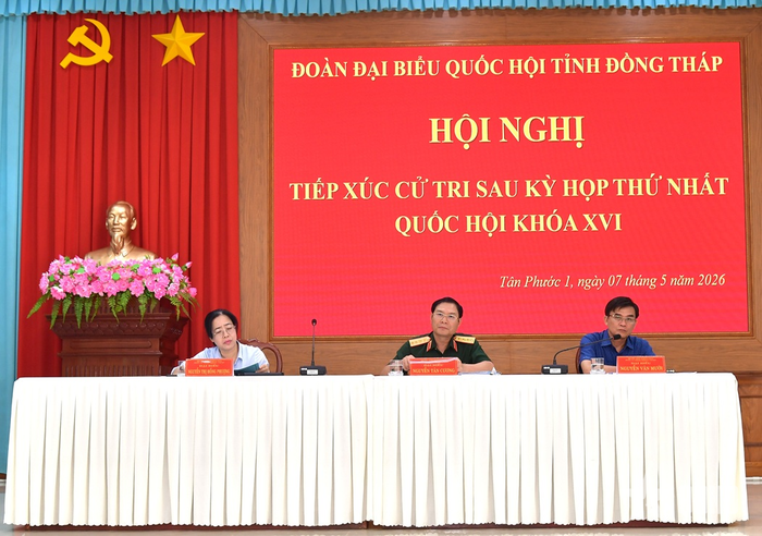  Đại tướng Nguyễn Tân Cương và Đoàn đại biểu Quốc hội tỉnh Đồng Tháp tại hội nghị. 