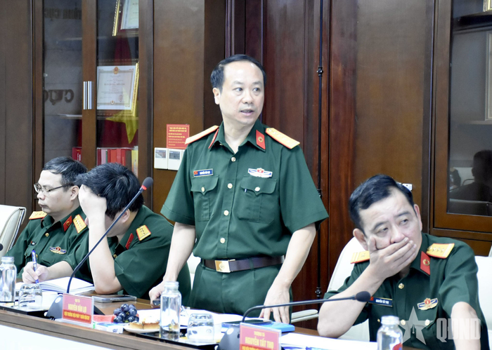 Đại tá, TS Nguyễn Văn Lợi, Viện trưởng Viện Pháp y Quân đội phát biểu tại hội thảo. 