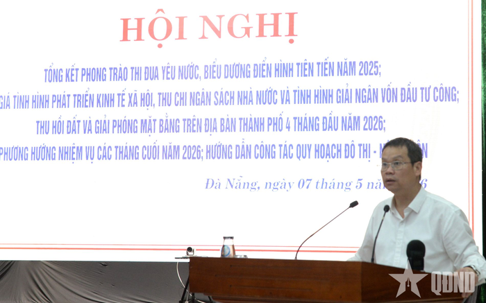  Đồng chí Nguyễn Mạnh Hùng, Phó bí thư Thành ủy, Chủ tịch UBND TP Đà Nẵng phát biểu tại hội nghị. 