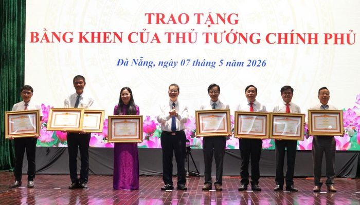 Các cá nhân có thành tích xuất sắc nhận Bằng khen của Thủ tướng Chính phủ.