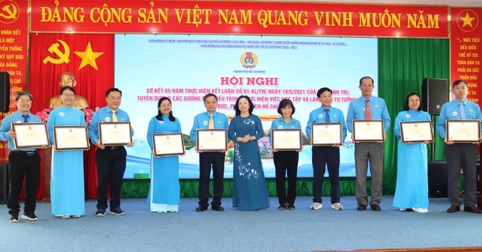  Các tập thể được tuyên dương 
