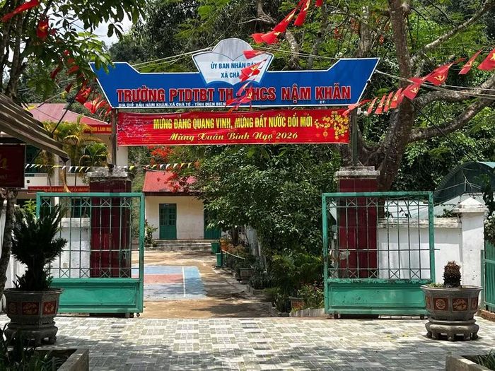 Trường PTDTBT TH-THCS Nậm Khăn (xã Chà Tở, Điện Biên) nơi mà hai giáo viên vẫn mòn mỏi chờ tiền dạy tăng giờ.