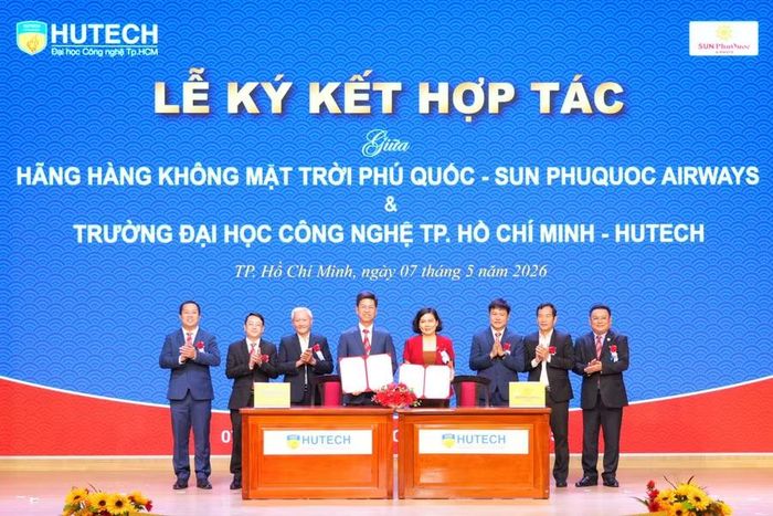 Hoạt động ký kết hợp tác giữa nhà trường và doanh nghiệp. Ảnh: NTCC.