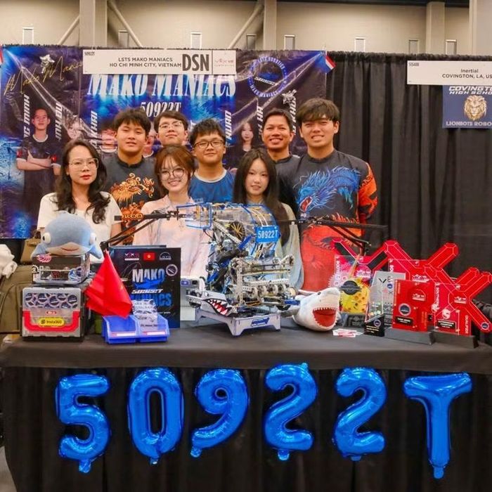 Team 50922T - LSTS MAKO MANIACS tại Pit của đội
