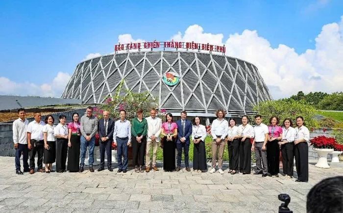 Khách tham quan Bảo tàng Chiến thắng Điện Biên Phủ. (Nguồn: Viện Pháp tại Việt Nam)