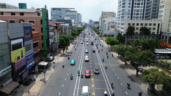 Mặt đường được mở rộng tạo thêm không gian cho phương tiện lưu thông.