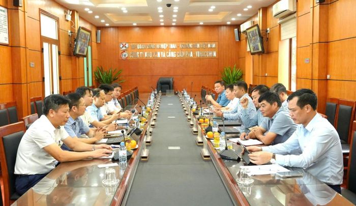 Hội nghị tại điểm cầu Công ty Kho vận và cảng Cẩm Phả - Vinacomin.