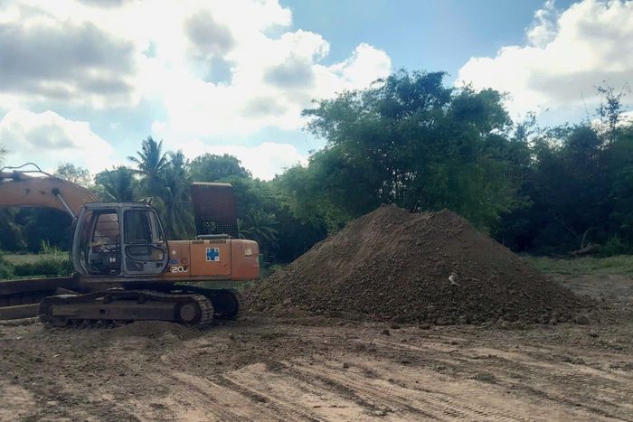 Lực lượng chức năng phường Mỹ Xuyên phát hiện khoảng 40m3 đất không có nguồn gốc, giấy tờ hợp pháp của Công ty TNHH Dịch vụ xây dựng Ngọc Mạnh.