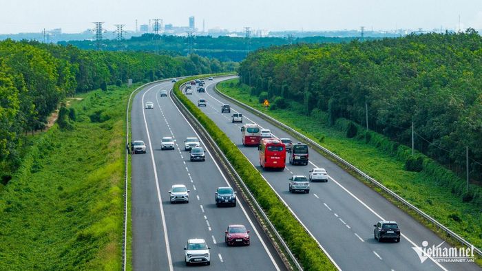 Với những ngành như ô tô, nếu buông tay quá sớm, cái mất không chỉ là một chính sách mà là một cơ hội phát triển rất khó có lần thứ hai