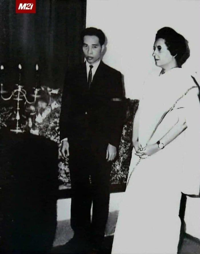 Ảnh chụp bà Indira Gandhi khi là Thủ tướng Ấn Độ và ông Lê Minh Hương thời điểm đó là cán bộ công tác ở Tổng lãnh sự quán Việt Nam tại Ấn Độ. Ảnh: Media21 