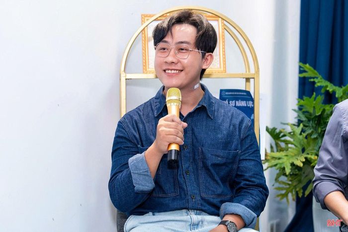 Theo Thạc sĩ tâm lý Nguyễn Hiếu Văn, để chữa lành những bất ổn tinh thần đòi hỏi giới trẻ phải đào sâu vào căn nguyên và phải đối diện với thực tế.