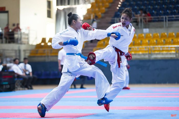 Các VĐV nữ đã góp phần tạo nên một sắc màu rực rỡ cho giải đấu, không chỉ bằng những kỹ thuật thi đấu điêu luyện mà còn bằng tinh thần kiên cường và ý chí vượt khó đáng khâm phục. Họ chính là minh chứng sống động cho bản lĩnh, nghị lực và khát vọng vươn lên, góp phần lan tỏa hình ảnh đẹp của môn võ karate.