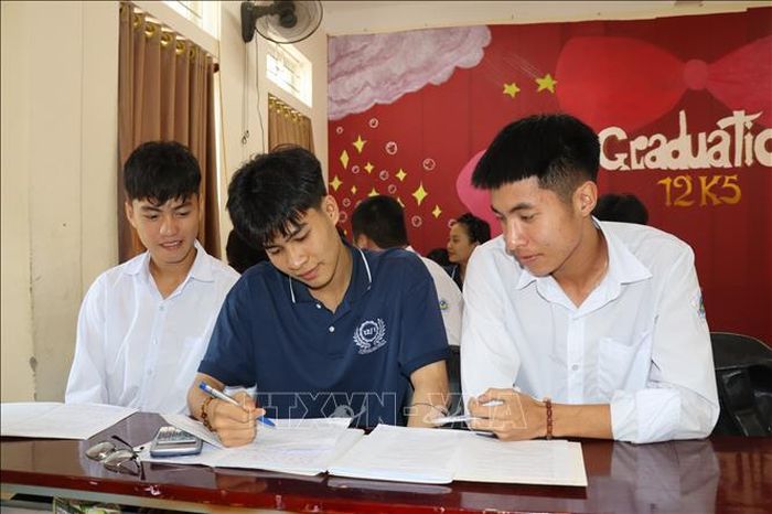 Nhiều học sinh tại Trung tâm Giáo dục thường xuyên tỉnh Hà Tĩnh là cầu thủ thi đấu thành tích cao của tỉnh nên phải phân bổ thời gian hợp lý giữa tập luyện và ôn thi.