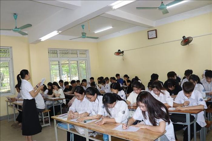 Cô trò Trường Trung cấp nghề Hà Tĩnh miệt mài ôn luyện cho kỳ thi tốt nghiệp THPT năm học 2025 - 2026.