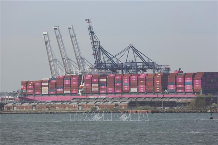 Quang cảnh cảng hàng hóa tại New York và New Jersey, Mỹ. Ảnh minh họa: THX/TTXVN