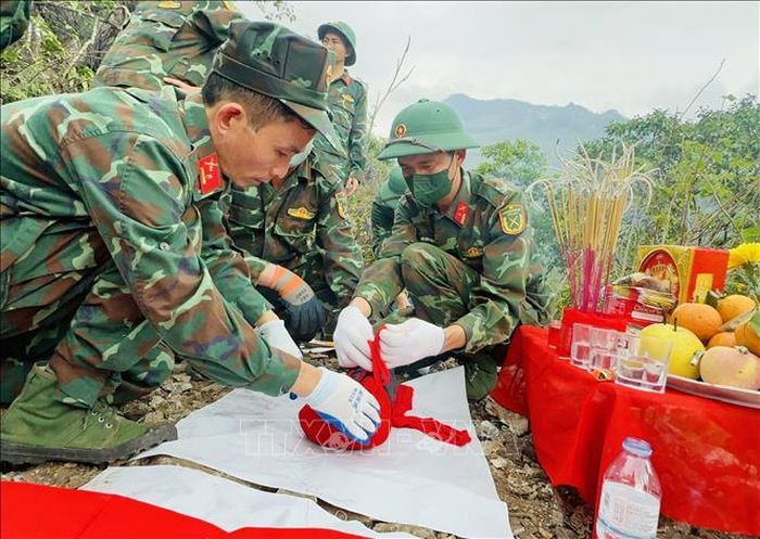 Đội tìm kiếm, quy tập hài cốt liệt sĩ đưa 3 hài cốt liệt sĩ tại điểm cao A5 về Nhà tưởng niệm của Đội quy tập hài cốt liệt sĩ.