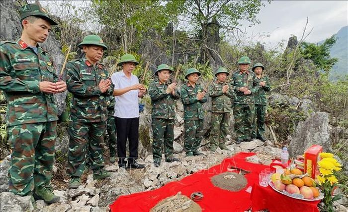 Đội tìm kiếm, quy tập hài cốt liệt sĩ quy tập thành công 3 hài cốt liệt sĩ tại điểm cao A5 (xã Thanh Thủy, Tuyên Quang).
