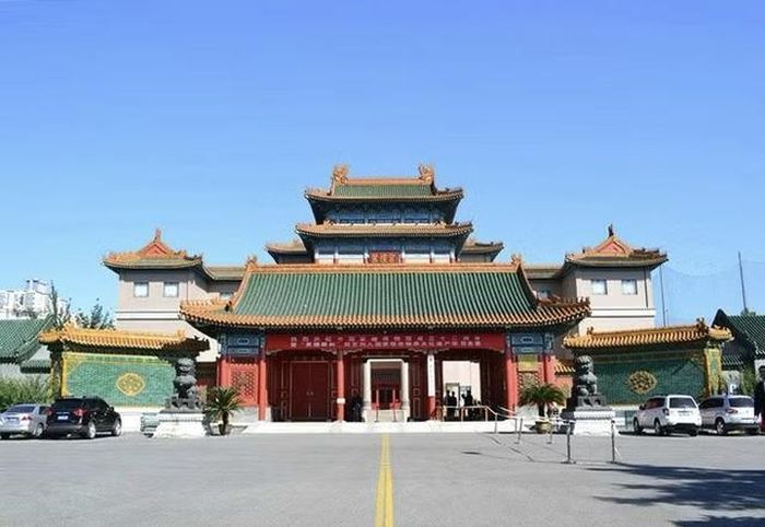 Bảo tàng gỗ Tử đàn của vợ chồng Trì Trọng Thụy được xây dựng trên diện tích 25.000m2, khu vực trưng bày rộng hơn 9.500m2.